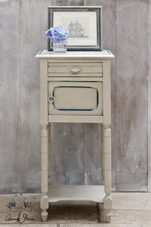 Chalk Paint™ by Annie Sloan Country Grey